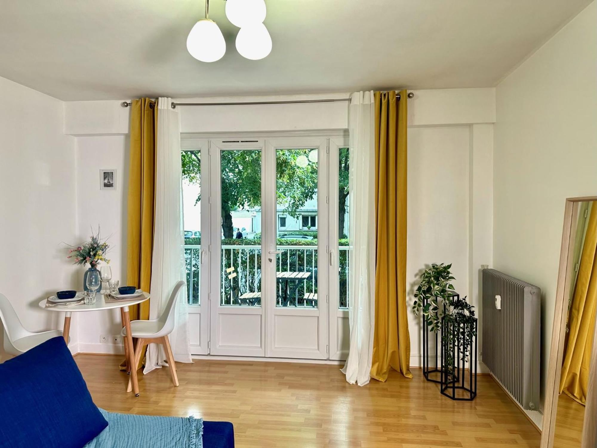 Le Bleu Soleil - A 2 Min Du Metro - 7 Min De Paris Lägenhet Maisons-Alfort Exteriör bild